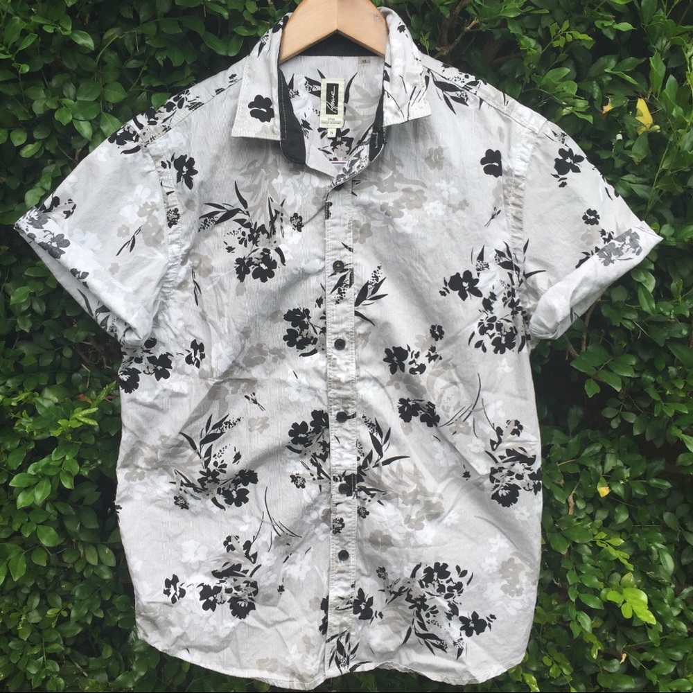 Howe Size Small White Black Gray Shirt